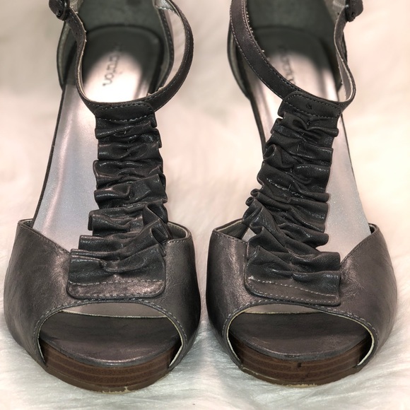 Heels - Picture 2 of 6